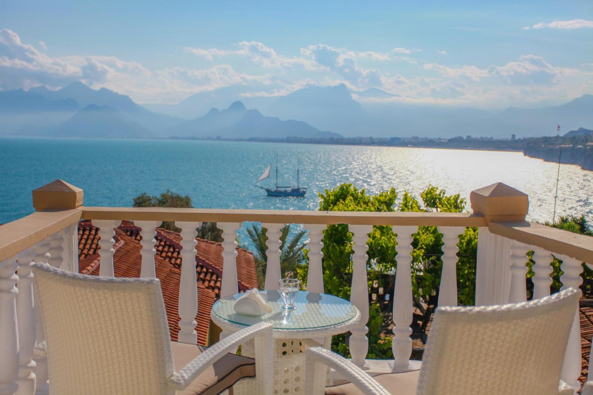 Bacchus Pension Antalya Bagian luar foto